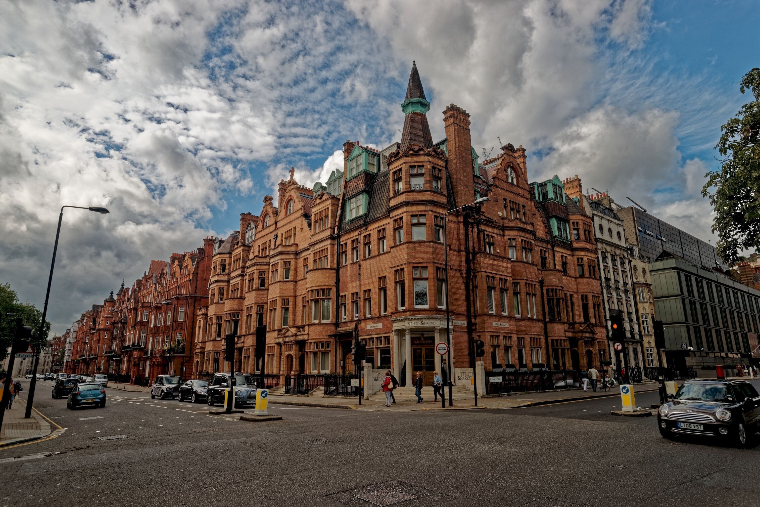 London - Sloane Street / Pont Street - View NW on Dutch Style Red Brick Buildings