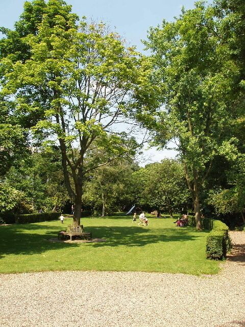 Blenheim and Elgin Crescent Garden A large communal garden completely hidden from the road behind the houses in both adjacent roads.