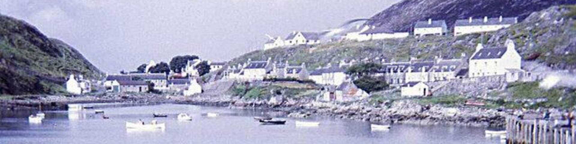 Tairbeart foreshore From the ferry with the ferry pier to the right.