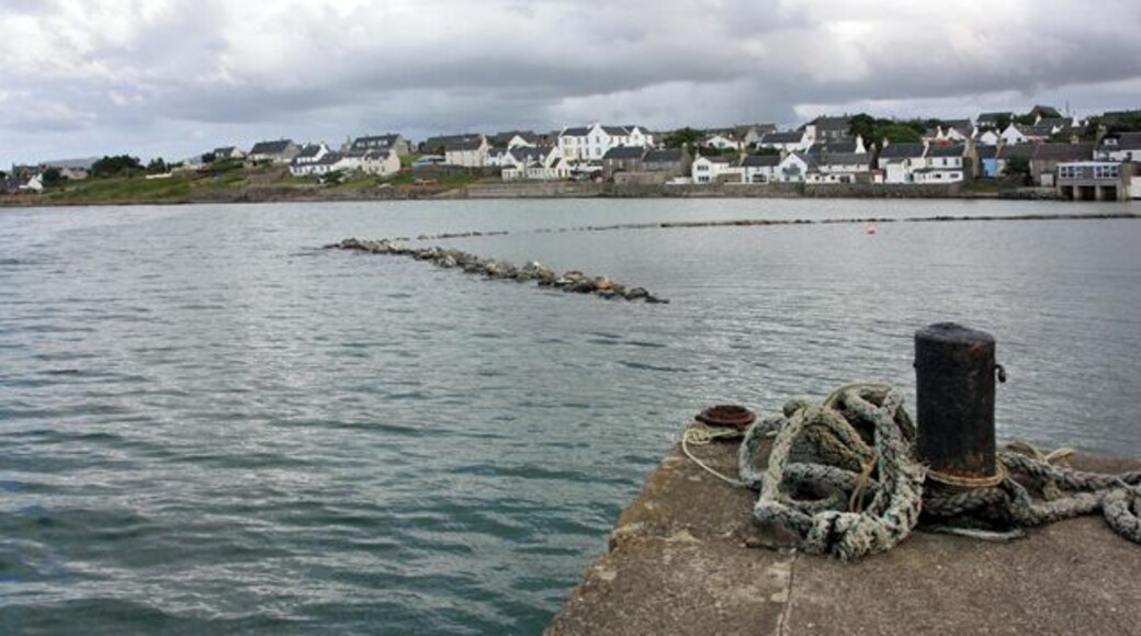 The breakwater, Bowmore harbour The distant buildings face onto Shore Street.