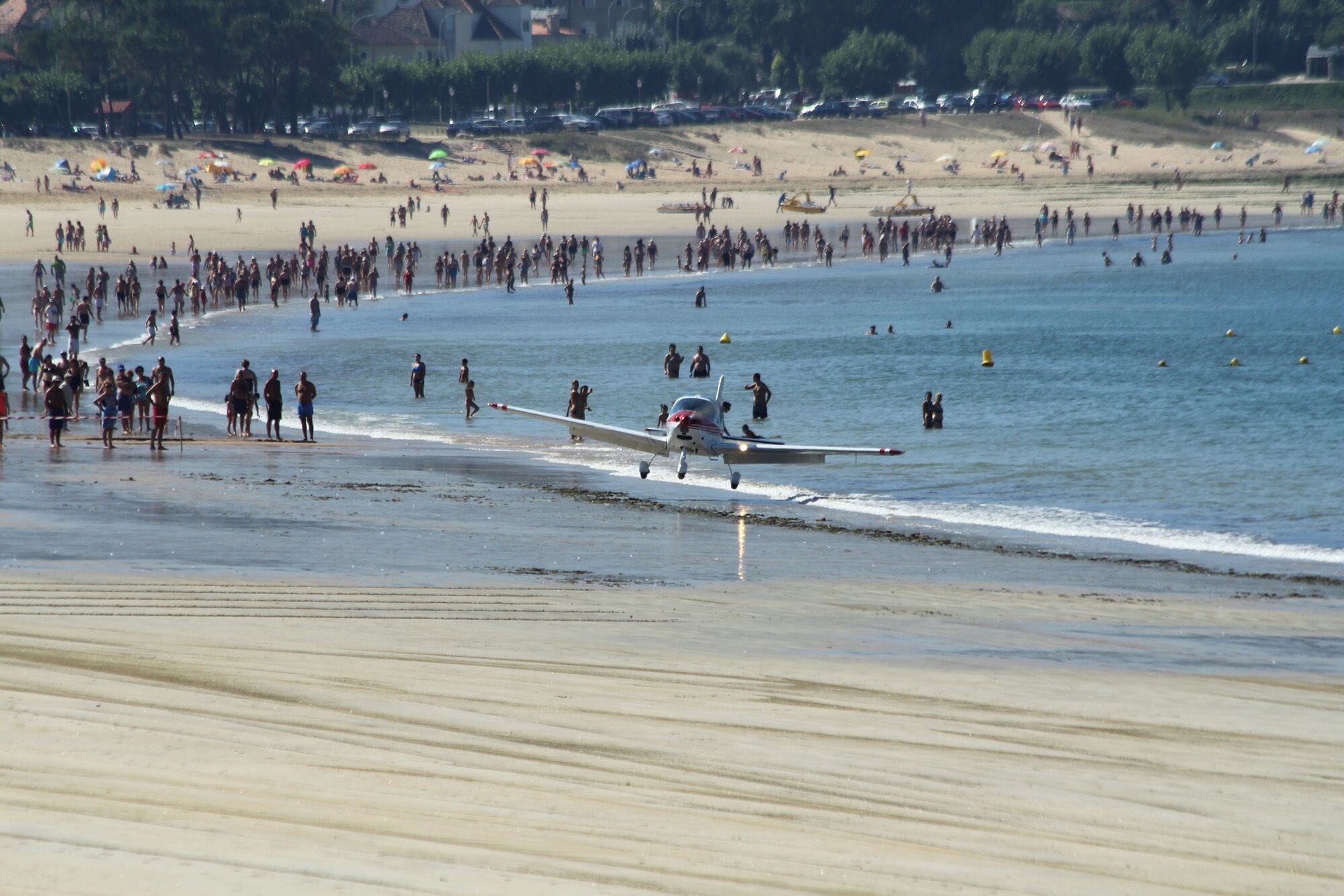 VI Certamen Aeronáutico de Nigrán, celebrado en la playa de Panjón el 1 de septiembre de 2012. Durante ese evento también se hizo el Campeonato Gallego de ULM 2012. Nigrán Aeronautical Contest VI Nigrán Aeronautical Contest VI, held on the beach of Panjón on September 1, 2012. During that event also became ULM Galician Championship 2012.