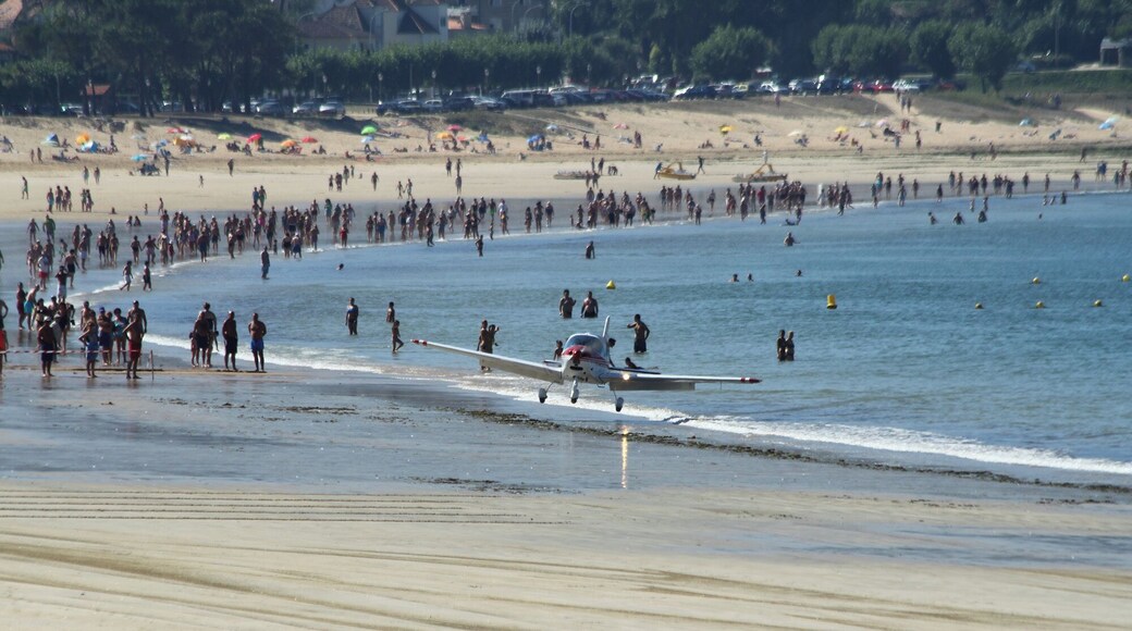 VI Certamen Aeronáutico de Nigrán, celebrado en la playa de Panjón el 1 de septiembre de 2012. Durante ese evento también se hizo el Campeonato Gallego de ULM 2012. Nigrán Aeronautical Contest VI Nigrán Aeronautical Contest VI, held on the beach of Panjón on September 1, 2012. During that event also became ULM Galician Championship 2012.
