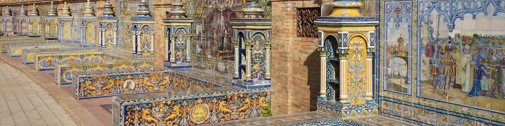 Die Plaza de España ist einer der bekanntesten Plätze in Sevilla, Spanien.