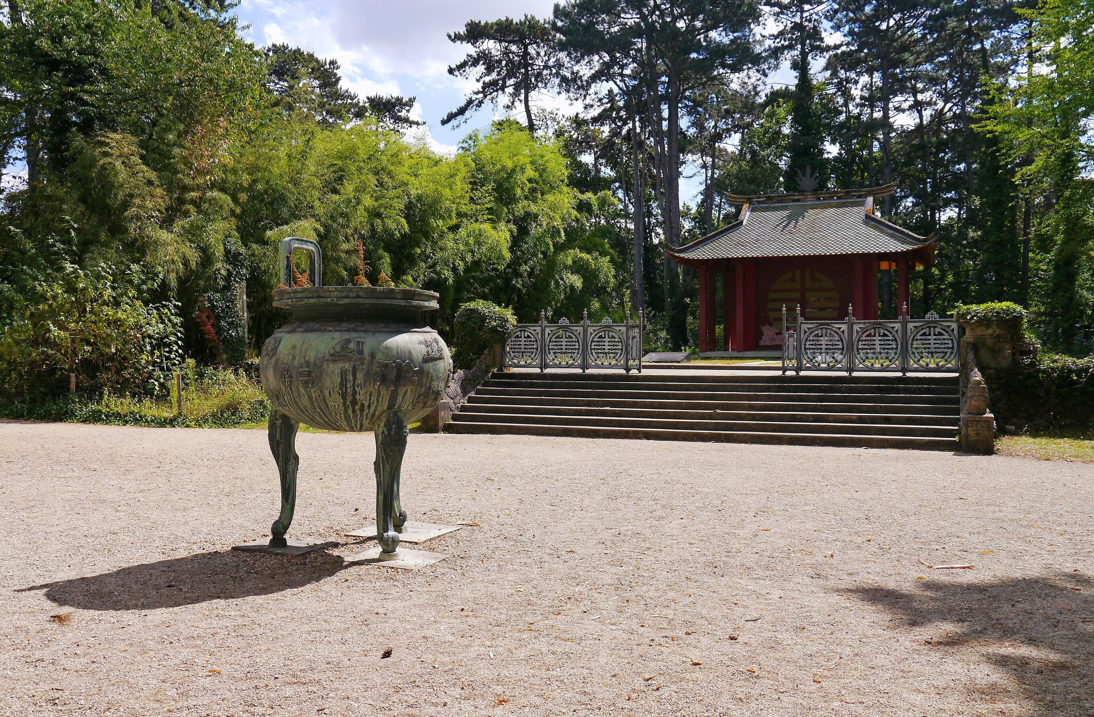 Jardin tropical, Paris 12th arrondissement, France. Temple du souvenir indochinois.