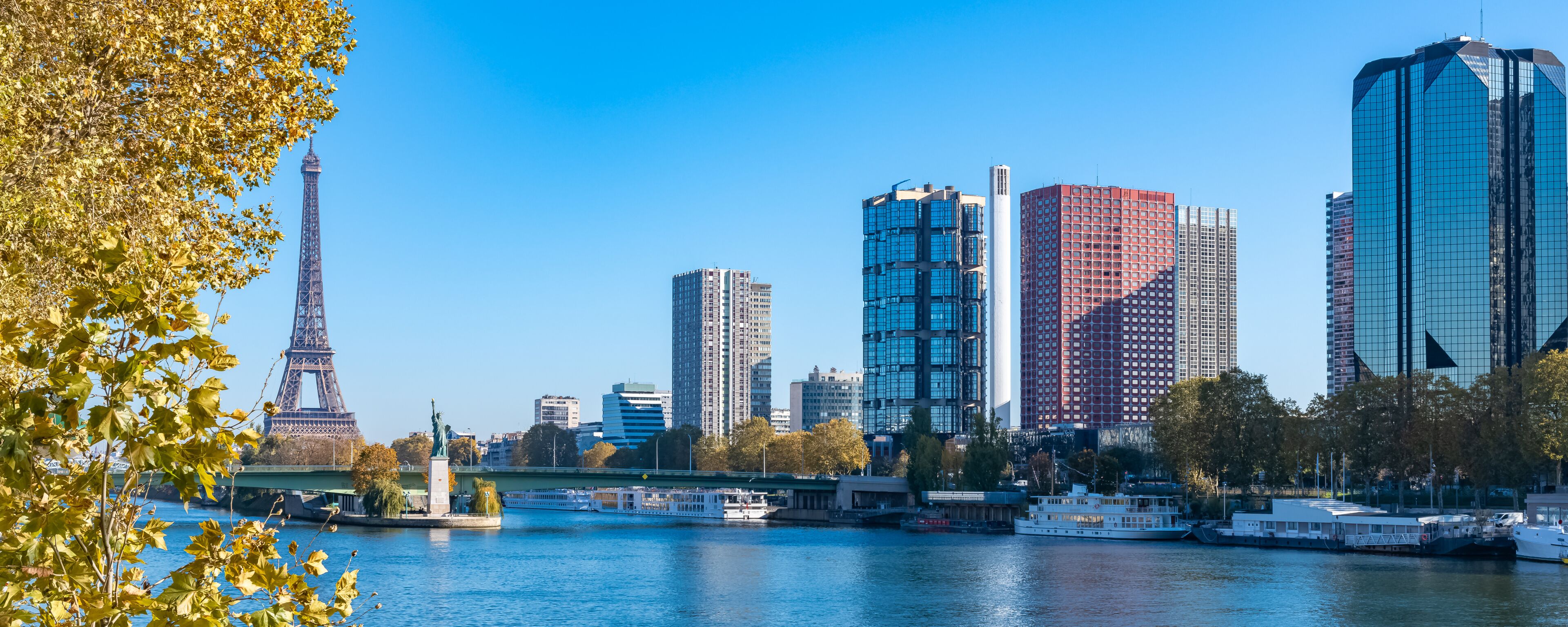 Paris, the Grenelle bridge , with the liberty statue, and the Ei