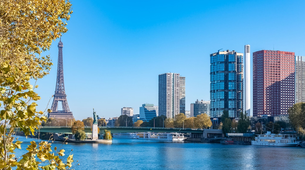 Paris, the Grenelle bridge , with the liberty statue, and the Ei