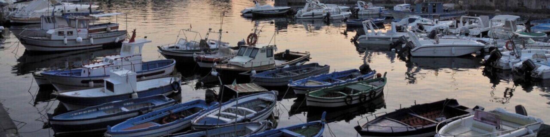 Porto turistico di Ognina Catania - Gommoni e Barche - Creative Commons by gnuckx