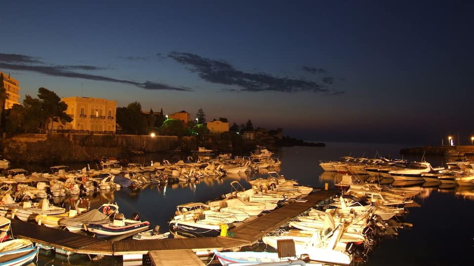 Porto turistico di Ognina Catania - Gommoni e Barche - Creative Commons by gnuckx