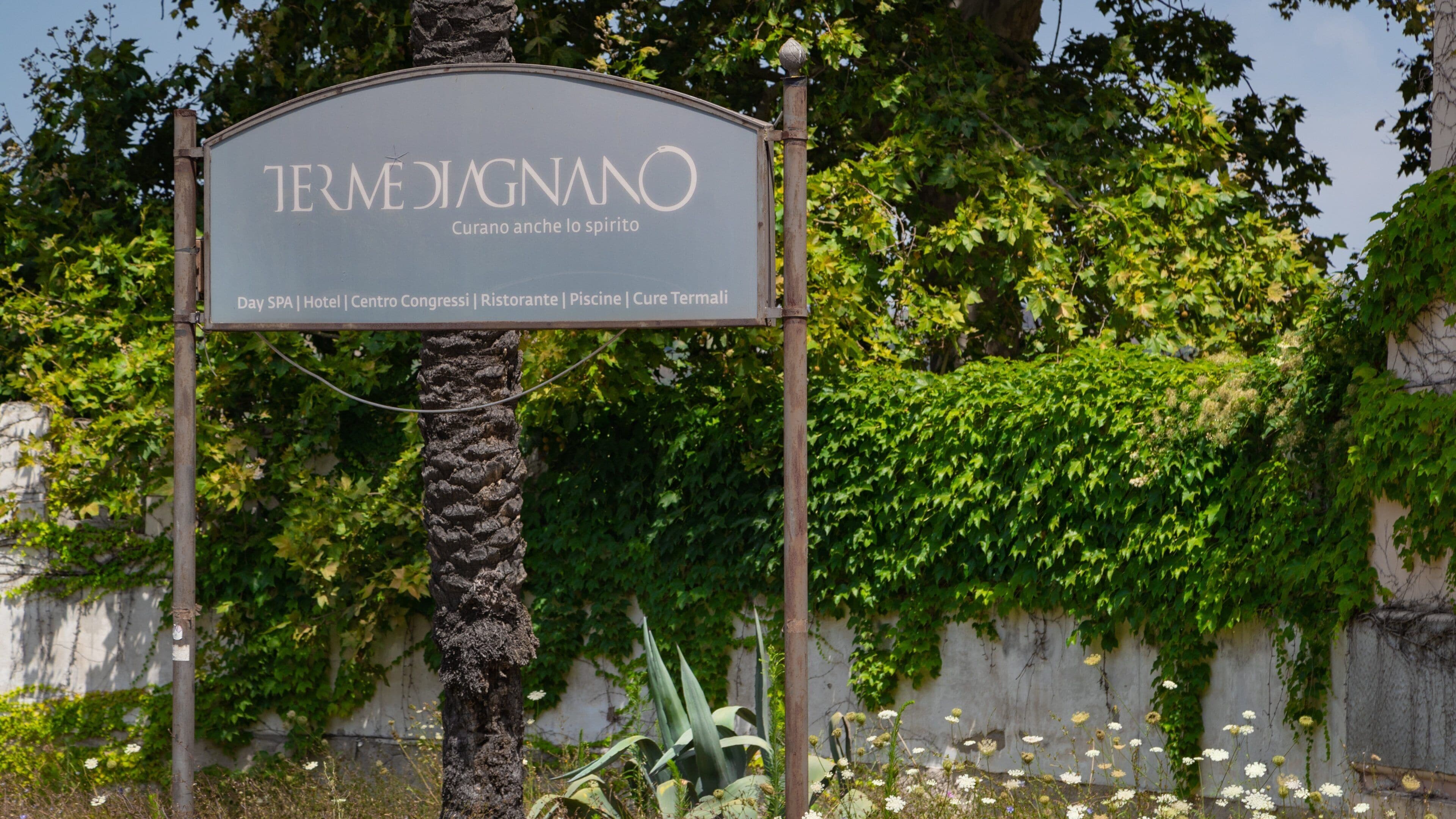 Agnano showing signage and a park