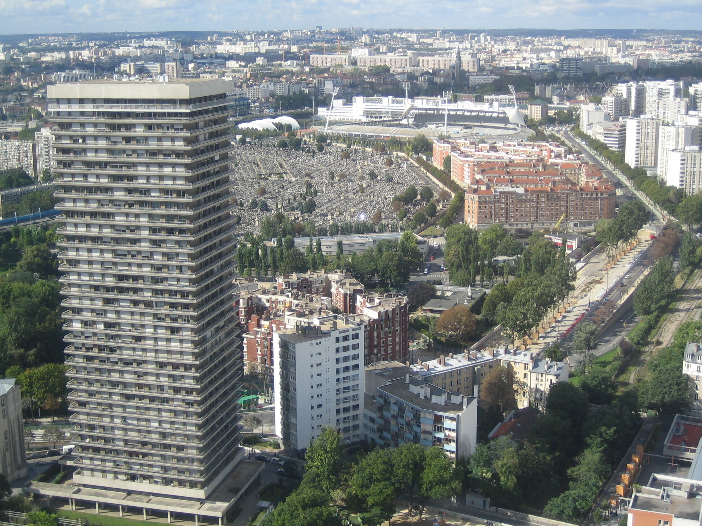 Boulevard Kellermann, Paris, XIIIe arrondissement. You may see on this picture: tour Chambord, cimetière de Gentilly, stade Charléty.