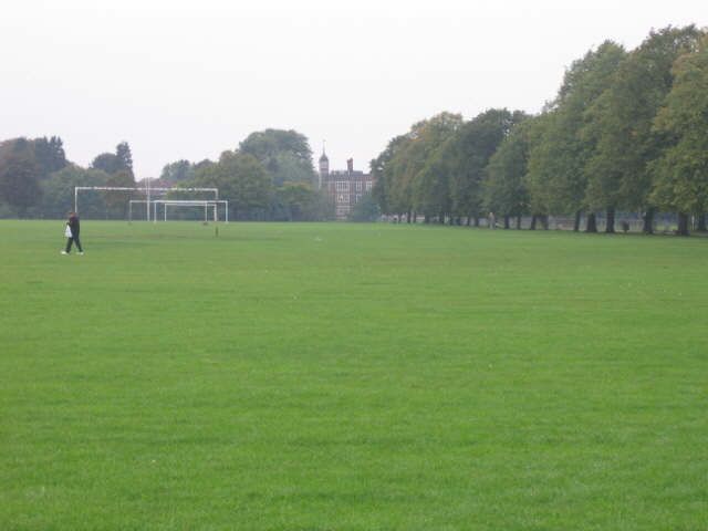 Charlton Park Charlton Park consists mostly of public sports fields (10 soccer and 3 rugby pitches and an athletics track) though there is a small area of formal gardens. At the far (west) end is 194036.