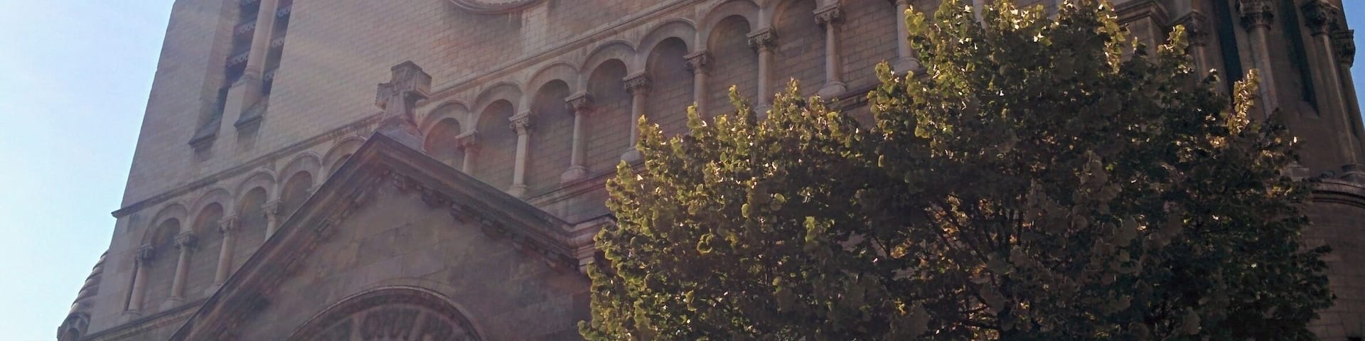 Église Sainte-Anne-de-la-Butte-aux-Cailles, Paris.