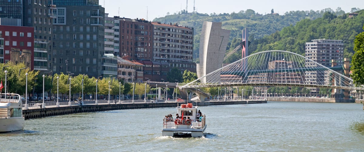 Boat surfing the estuary of Bilbao.