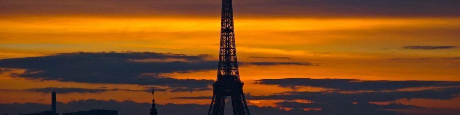 Widok z dachu jednego z najstarszych domów towarowych w Paryżu. Z Au Printemps. Został on otwarty w 1864 roku i nieprzerwanie do dzisiejszych dni funkcjonuje. Byłem jednak rozczarowany asortymentem tego domu handlowego, dodatkowo niebotyczne ceny nieuzasad