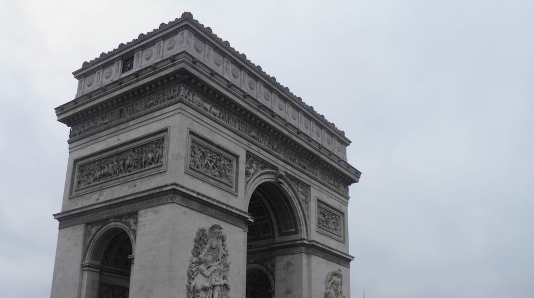 This building is classé au titre des Monuments Historiques. It is indexed in the Base Mérimée, a database of architectural heritage maintained by the French Ministry of Culture, under the reference PA00088804 .