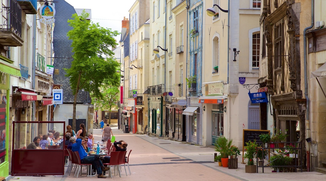 Angers showing outdoor eating, café scenes and street scenes