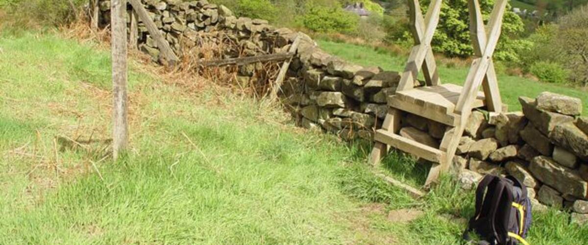 Stile. The valley beyond the wall is Rosedale. For a view of the village see 913722.