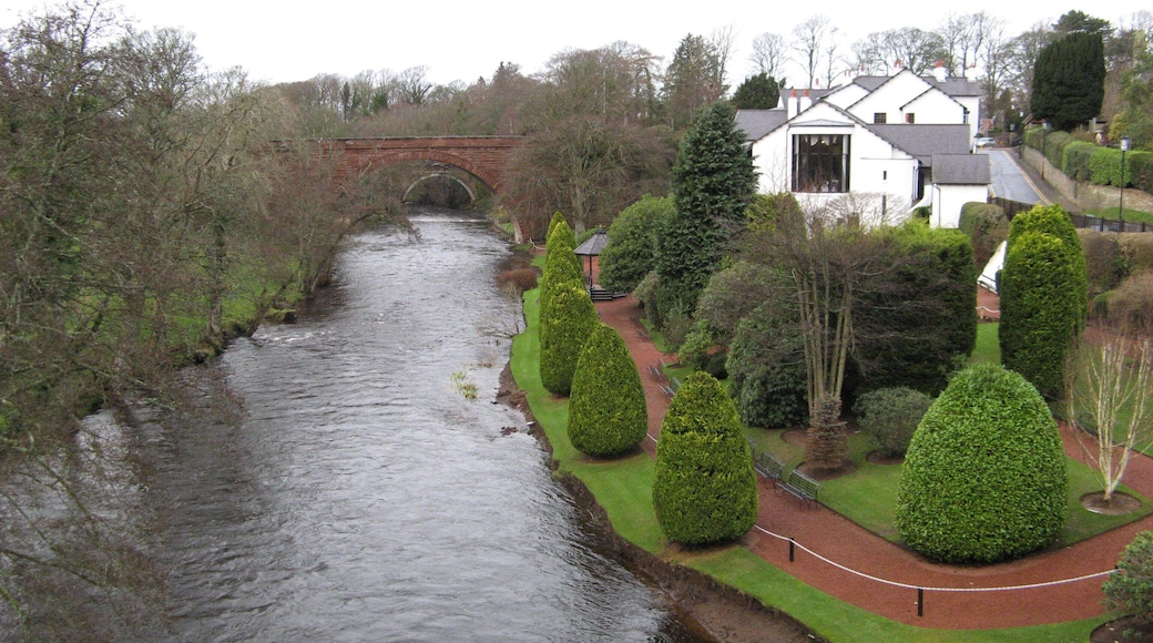 Looking down river from Brig o' Doon