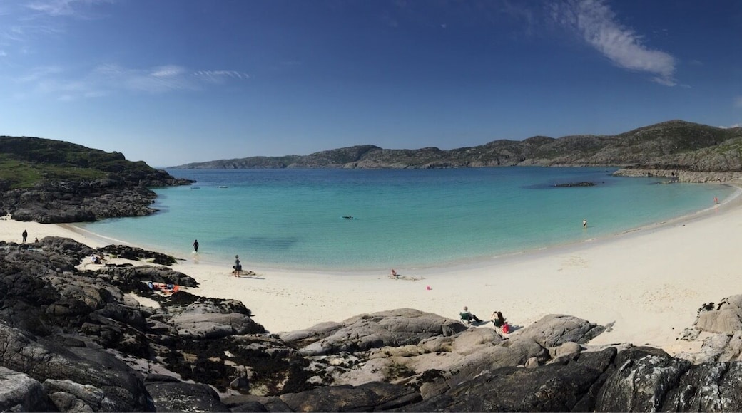 Beautiful bay, popular with kayakers.