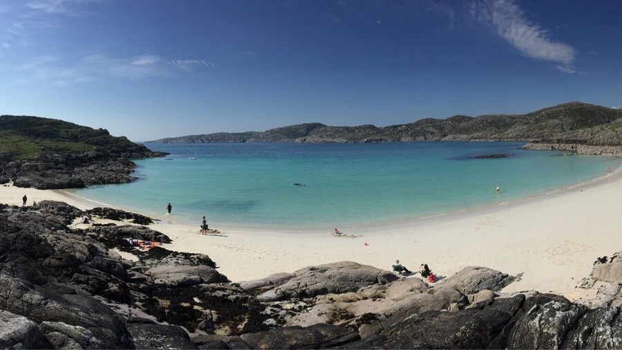 Beautiful bay, popular with kayakers.