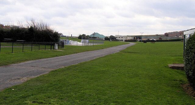 Saltdean Park Saltdean Lido is the white building in the centre with the Saltdean tavern to its right. The park contains a small skate park and Saltdean Barn.