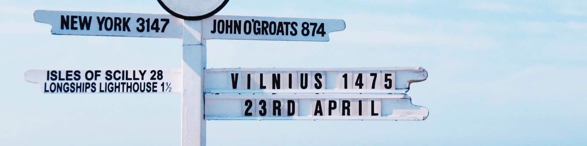 Land's End is the most westerly point of mainland Cornwall and England. The famous signpost is an attraction in itself and you can pay the owners to have it customised with directions to your hometown #LifeAtExpedia