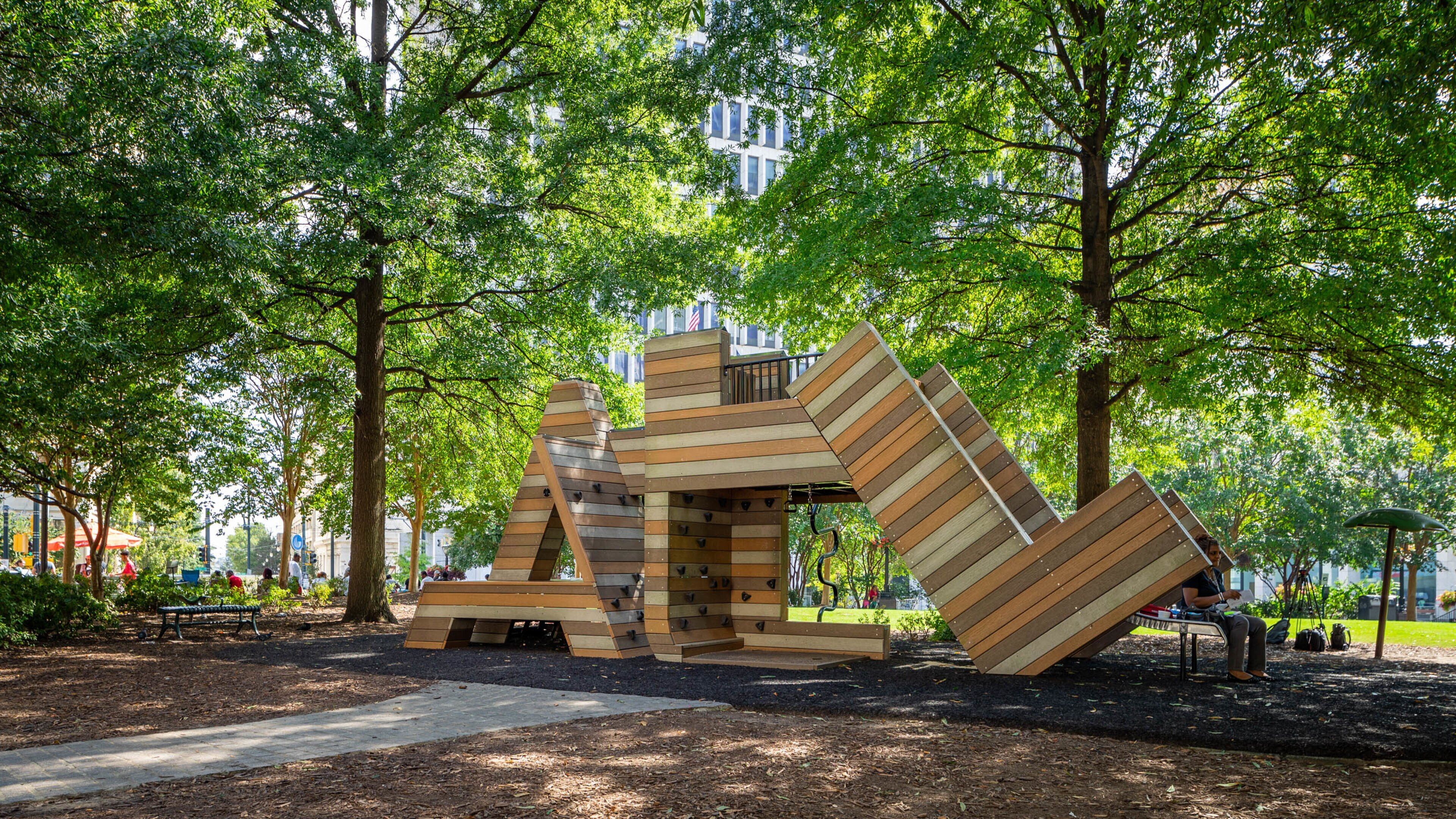 Woodruff Park showing outdoor art and a garden