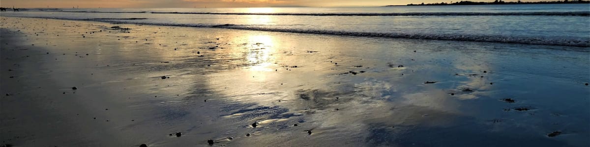 Beautiful sand beach with the Isle of Wight just visible on the horizon. Huge car park with lots of facilities, and great for photographing sunsets! Dog friendly all year round on the East Head stretch. #perspective