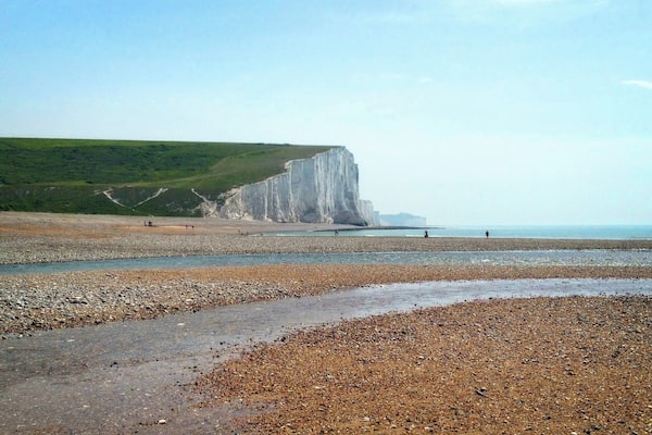 my favourite place in England, majestic cliffs and breathtaking views. never the same, always something new to see. #beach #NationalPark
Seven Sisters National Park, England #BestOf5