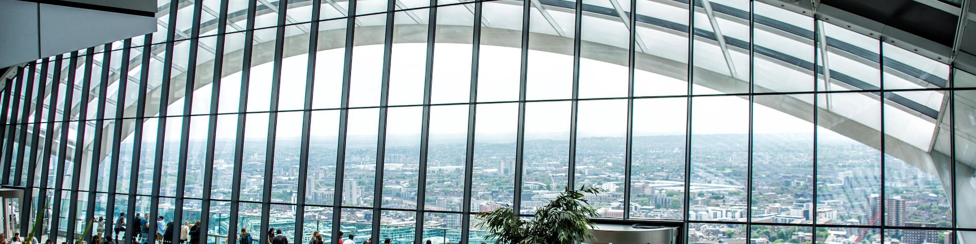 K2MJ36 London sky garden in walkie talkie tower