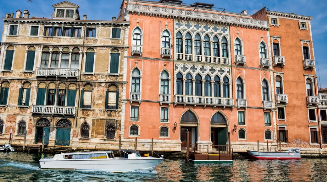 palazzo pisani moretta am canal grande in venedig, italien
