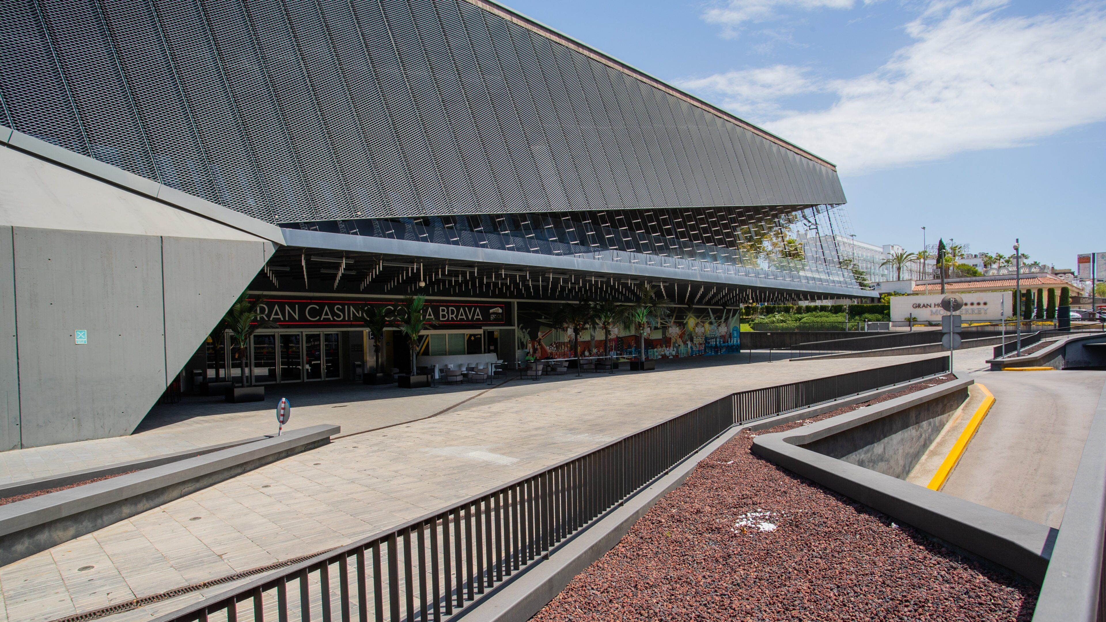 Gran Casino Costa Brava showing modern architecture