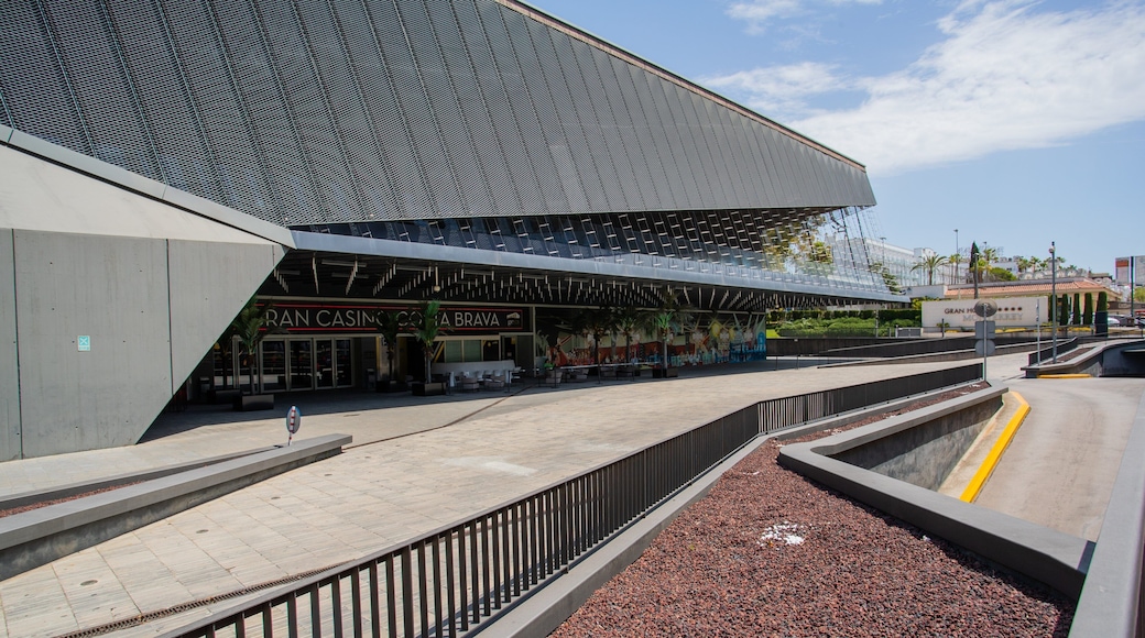 Gran Casino Costa Brava showing modern architecture