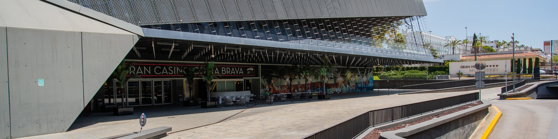 Gran Casino Costa Brava showing modern architecture