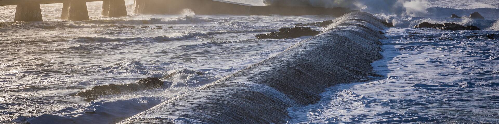 Tempête sur la grande jetée de La Chaume (Les Sables d'Olonne, France)