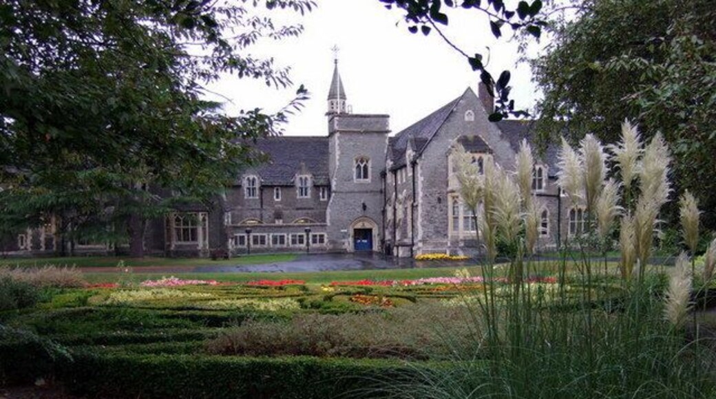 St Matthias campus, Fishponds The college was built in the C19 as a teacher training facility for women, it then became part of Bristol Polytechnic and now houses the humanities, psychology and social sciences departments of the University of West of England. The grounds are laid out with flower beds and specimen trees.