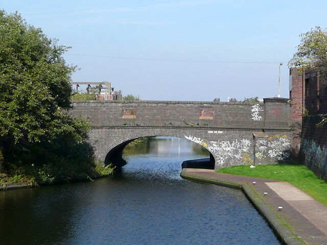 Avenue Road Bridge over the canal, Aston The Birmingham and Fazeley Canal stretches fifteen miles between Farmer's Bridge Junction and Fazeley Junction, and has thirty-eight locks.
