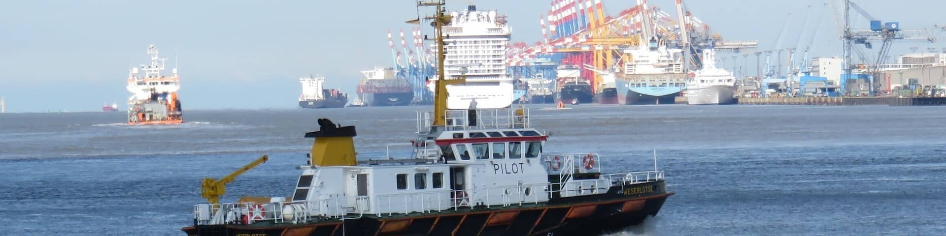 Pilot boat Weserlotse returning to the pilot station at the Geeste estuary
