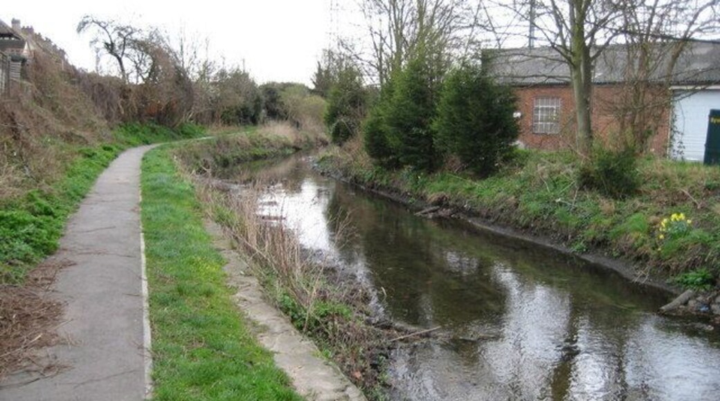 River Cray in Crayford The Cray is very shallow here, as one would expect from the name of the town. The footpath is on the London Loop long distance footpath and on National Cycle Network Route 1 between Dover and London.