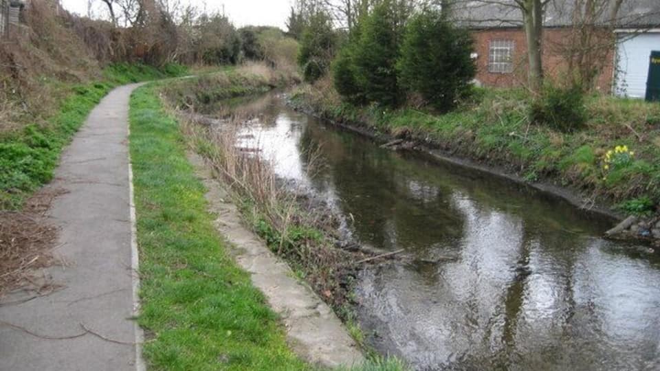 River Cray in Crayford The Cray is very shallow here, as one would expect from the name of the town. The footpath is on the London Loop long distance footpath and on National Cycle Network Route 1 between Dover and London.
