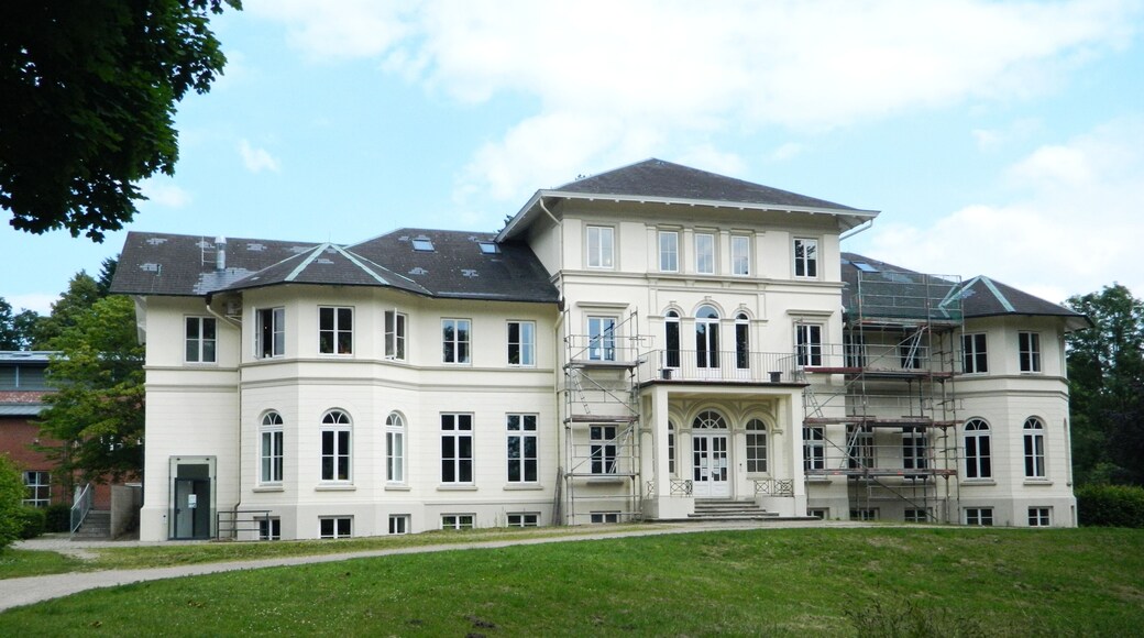 This is a photograph of an architectural monument. It is on the list of cultural monuments of Hamburg, no. 26118