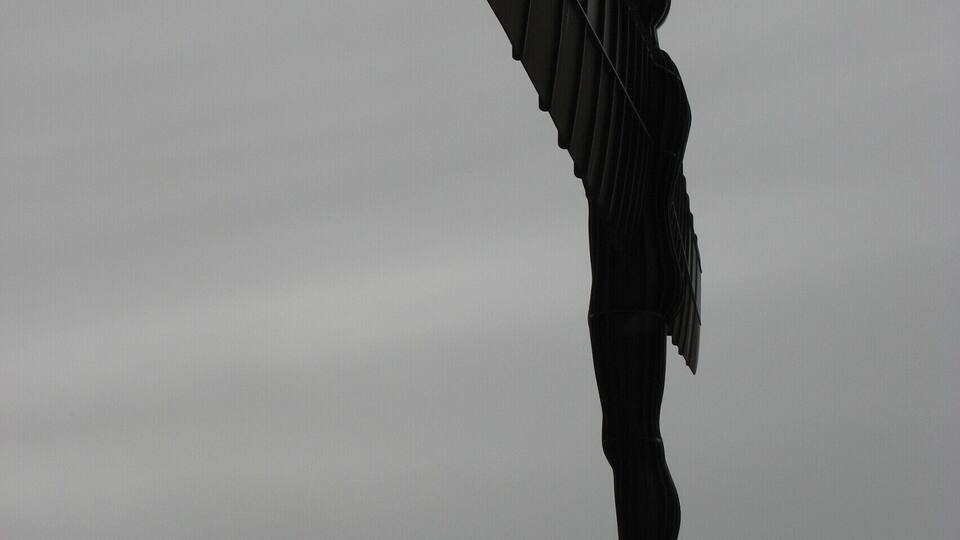 We lived in the North East of England for several years and I drove past the awesome Angel of the North pretty much every day.
This pic is towards the end of Winter but still cold, with snow and grey skies, sun trying to peek through the grey.
If you're in the wonderful North East, be sure to stop in off the motorway and check out the sheer size of this sculpture.
6.4.2008