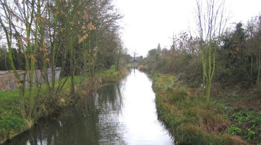 Duke of Northumberland's River in North Feltham Looking upstream from the A312 Fagg's Road bridge.