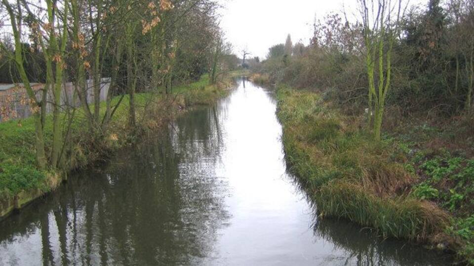 Duke of Northumberland's River in North Feltham Looking upstream from the A312 Fagg's Road bridge.