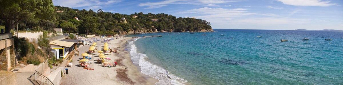 la plage du canadel sur la côte d'azur