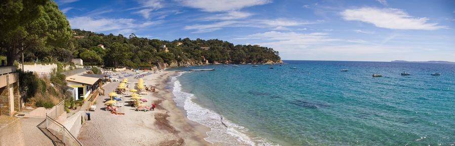 la plage du canadel sur la côte d'azur