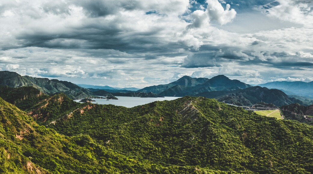 Represa de Betania - Betania dam #colombia_folklore #galeriaco #idcolombia #igcolombia #robiphoto_ #Landscape #represaBetania #Huila #rioMagdalena #canon #photography