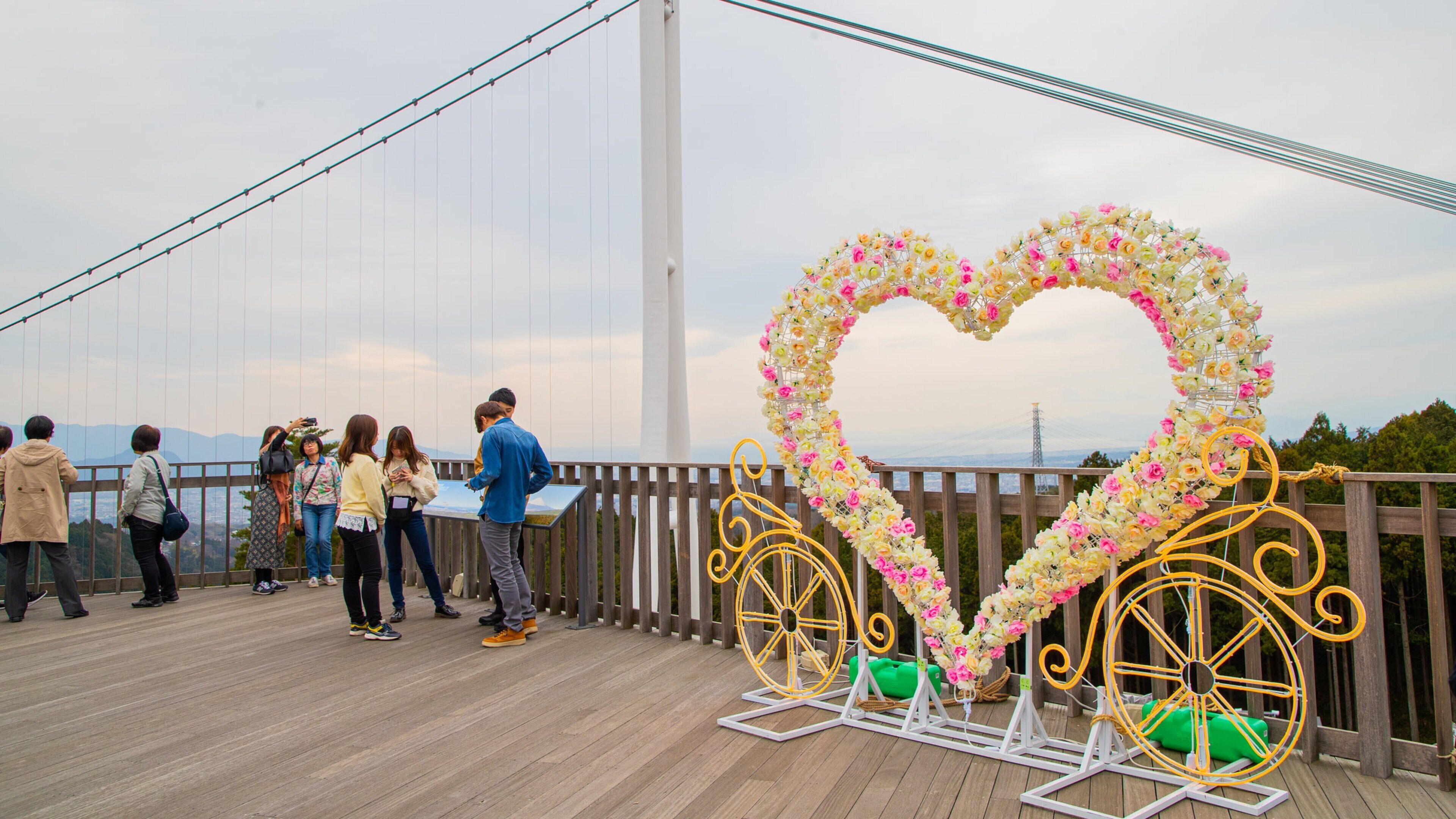 Mishima Sky Walk showing a bridge, outdoor art and views