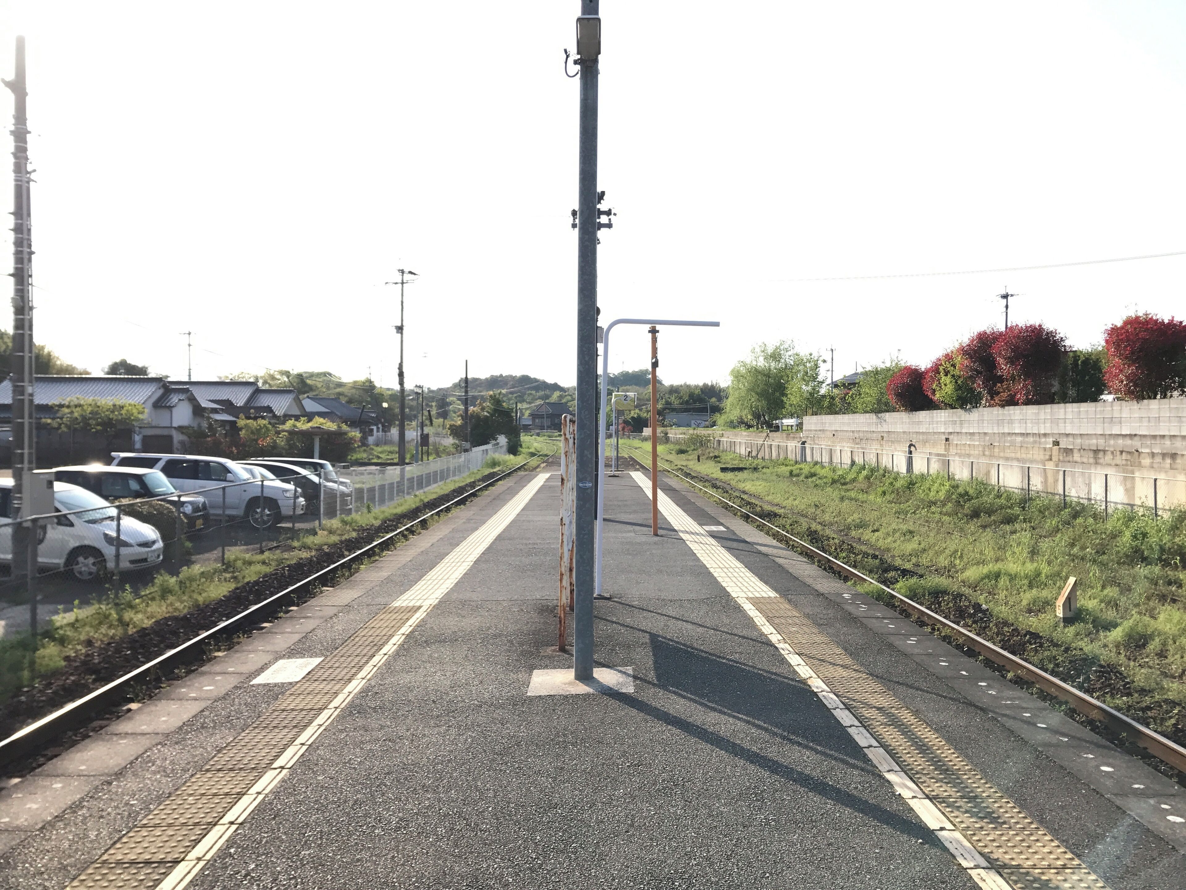 下鴨生駅のホーム(奥は上三緒方面)