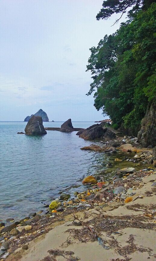 A roadside beach on Dogo, one of the Oki Islands. #beachtips